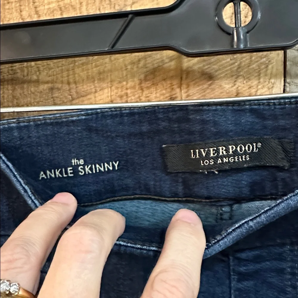 Liverpool Women's The Ankle Skinny Pull On Jeans Size 10/30 Stretch Denim ~D7 - Picture 2 of 9